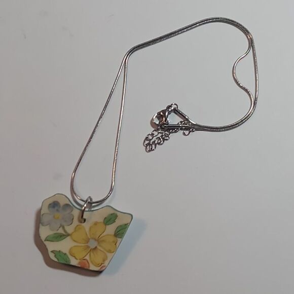 Plate necklace - Picture 1 of 5
